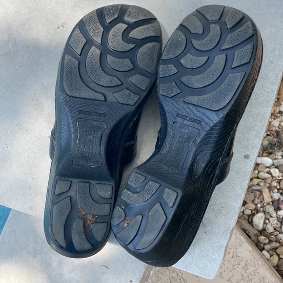 Born Clogs - Picture 5 of 8